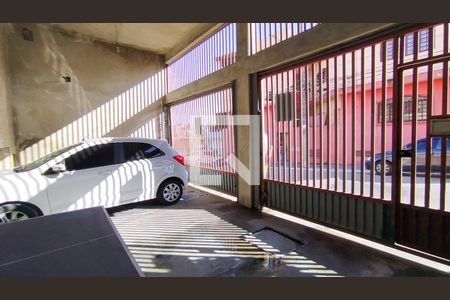 Casa à venda com 240m², 2 quartos e 3 vagas Casa à venda com 240m², 2 quartos e 3 vagasGaragem