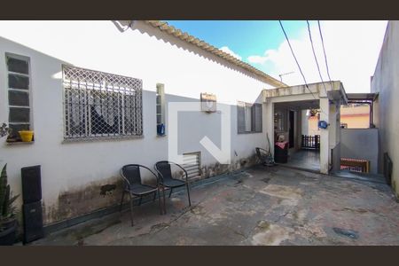 Casa à venda com 240m², 2 quartos e 3 vagas Casa à venda com 240m², 2 quartos e 3 vagasQuintal