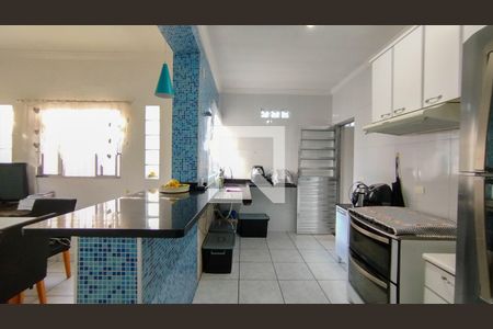 Casa à venda com 240m², 2 quartos e 3 vagas Casa à venda com 240m², 2 quartos e 3 vagasCozinha