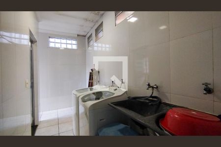 Casa à venda com 240m², 2 quartos e 3 vagas Casa à venda com 240m², 2 quartos e 3 vagasÁrea de Serviço