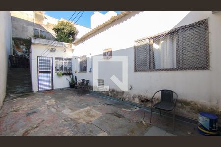 Casa à venda com 240m², 2 quartos e 3 vagas Casa à venda com 240m², 2 quartos e 3 vagasQuintal