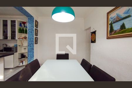 Casa à venda com 240m², 2 quartos e 3 vagas Casa à venda com 240m², 2 quartos e 3 vagasCozinha