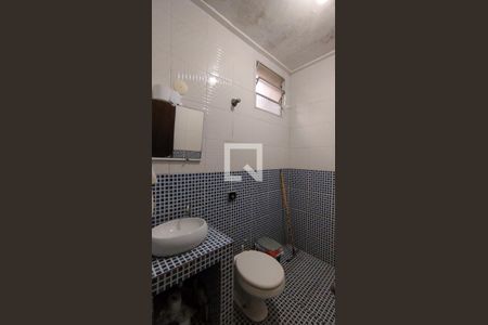 Casa à venda com 240m², 2 quartos e 3 vagas Casa à venda com 240m², 2 quartos e 3 vagasBanheiro Social