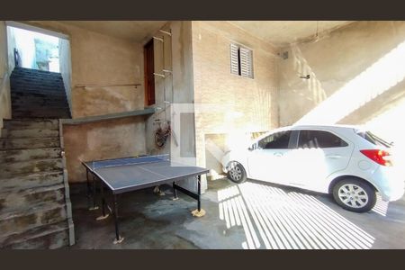 Casa à venda com 240m², 2 quartos e 3 vagas Casa à venda com 240m², 2 quartos e 3 vagasGaragem