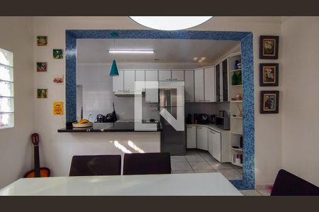 Casa à venda com 240m², 2 quartos e 3 vagas Casa à venda com 240m², 2 quartos e 3 vagasCozinha