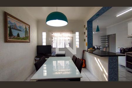 Casa à venda com 240m², 2 quartos e 3 vagas Casa à venda com 240m², 2 quartos e 3 vagasCozinha