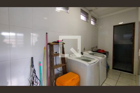 Casa à venda com 240m², 2 quartos e 3 vagas Casa à venda com 240m², 2 quartos e 3 vagasÁrea de Serviço