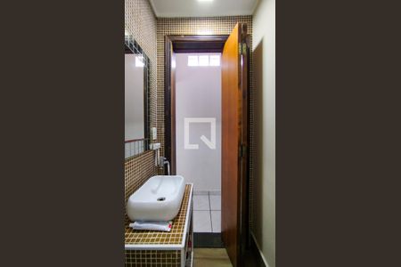 Casa à venda com 240m², 2 quartos e 3 vagas Casa à venda com 240m², 2 quartos e 3 vagasLavabo