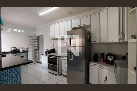 Casa à venda com 240m², 2 quartos e 3 vagas Casa à venda com 240m², 2 quartos e 3 vagasCozinha