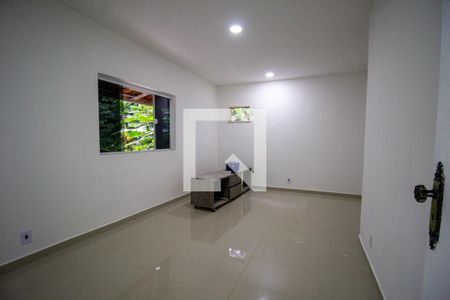 Quarto 1 de casa para alugar com 2 quartos, 185m² em Vargem Grande, Rio de Janeiro