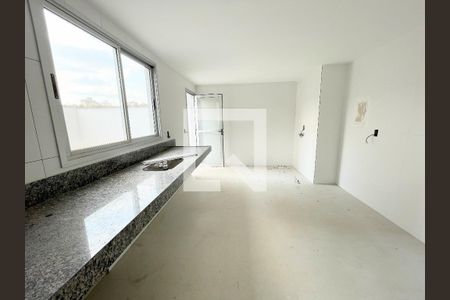 Cozinha  de apartamento à venda com 2 quartos, 53m² em Cabral, Contagem