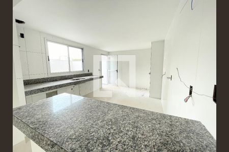 Cozinha  de apartamento à venda com 2 quartos, 53m² em Cabral, Contagem