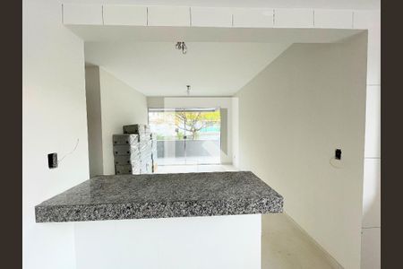 Cozinha  de apartamento à venda com 2 quartos, 53m² em Cabral, Contagem