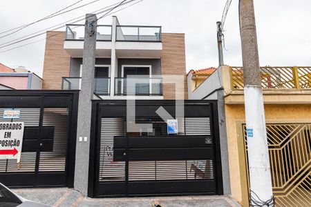 Casa de condomínio à venda com 160m², 3 quartos e 2 vagas Casa de condomínio à venda com 160m², 3 quartos e 2 vagasFachada