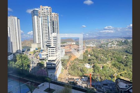 Vista da Sala ampla de apartamento à venda com 4 quartos, 167m² em Vila da Serra, Nova Lima