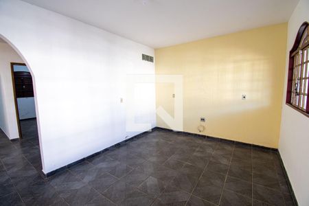 Sala de casa para alugar com 6 quartos, 298m² em Núcleo Bandeirante, Brasília