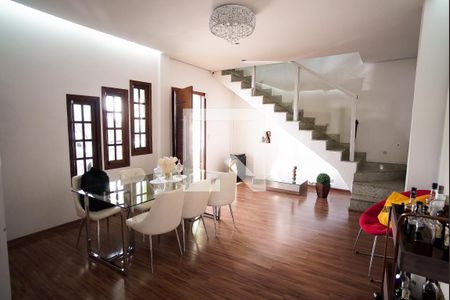 Sala de casa à venda com 4 quartos, 434m² em Ouro Preto, Belo Horizonte