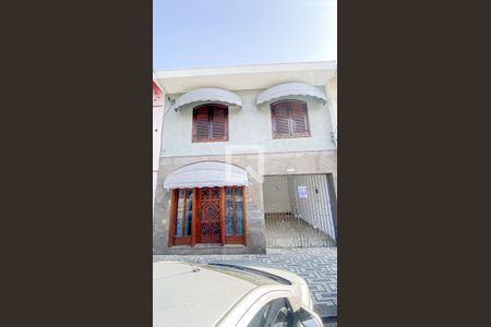 Casa à venda com 400m², 3 quartos e 3 vagas Casa à venda com 400m², 3 quartos e 3 vagasFachada