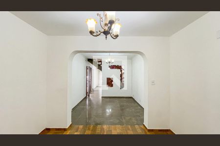 Casa à venda com 400m², 3 quartos e 3 vagas Casa à venda com 400m², 3 quartos e 3 vagasSala de Estar