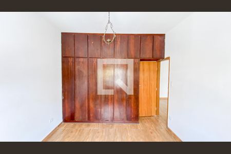 Casa à venda com 400m², 3 quartos e 3 vagas Casa à venda com 400m², 3 quartos e 3 vagasQuarto