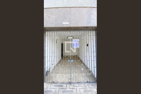 Casa à venda com 400m², 3 quartos e 3 vagas Casa à venda com 400m², 3 quartos e 3 vagasFachada