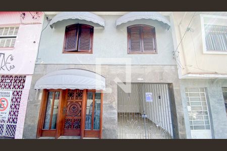 Casa à venda com 400m², 3 quartos e 3 vagas Casa à venda com 400m², 3 quartos e 3 vagasFachada