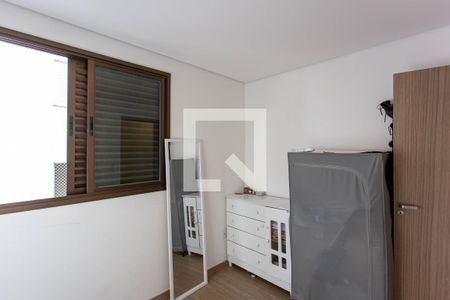 Quarto 2 de apartamento para alugar com 3 quartos, 84m² em Itapoã, Belo Horizonte