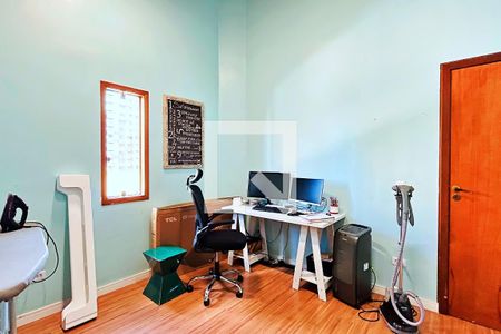 Casa à venda com 150m², 5 quartos e 4 vagas Casa à venda com 150m², 5 quartos e 4 vagasEscritório