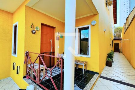 Casa à venda com 150m², 5 quartos e 4 vagas Casa à venda com 150m², 5 quartos e 4 vagasÁrea externa