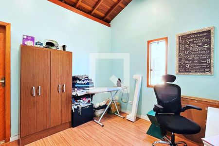 Casa à venda com 150m², 5 quartos e 4 vagas Casa à venda com 150m², 5 quartos e 4 vagasEscritório