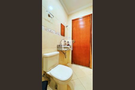 Casa à venda com 150m², 5 quartos e 4 vagas Casa à venda com 150m², 5 quartos e 4 vagasLavabo