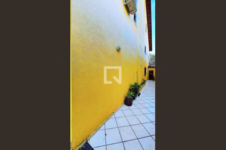 Casa à venda com 150m², 5 quartos e 4 vagas Casa à venda com 150m², 5 quartos e 4 vagasÁrea externa