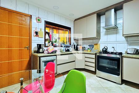 Casa à venda com 150m², 5 quartos e 4 vagas Casa à venda com 150m², 5 quartos e 4 vagasCozinha