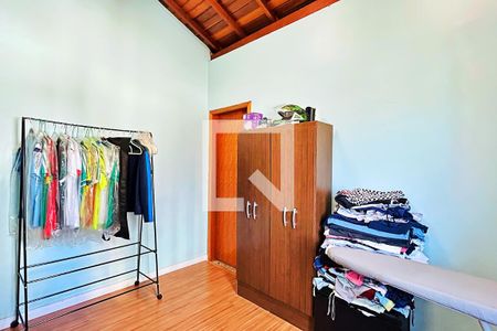 Casa à venda com 150m², 5 quartos e 4 vagas Casa à venda com 150m², 5 quartos e 4 vagasEscritório