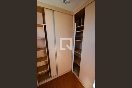 Apartamento à venda com 61m², 2 quartos e 2 vagas Apartamento à venda com 61m², 2 quartos e 2 vagasQuarto de Serviço