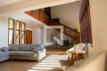 Casa de condomínio à venda com 272m², 4 quartos e 5 vagasSala