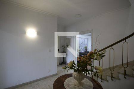 Hall de casa para alugar com 4 quartos, 302m² em Jardim da Gloria, São Paulo