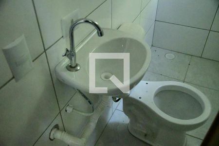 Banheiro da Suíte de casa de condomínio para alugar com 2 quartos, 59m² em Nakamura Park, Cotia