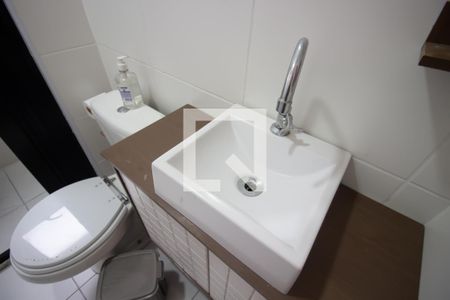 Banheiro de apartamento para alugar com 2 quartos, 42m² em Jardim Helian, São Paulo