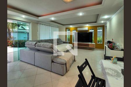 Casa de condomínio à venda com 350m², 4 quartos e 2 vagasSala