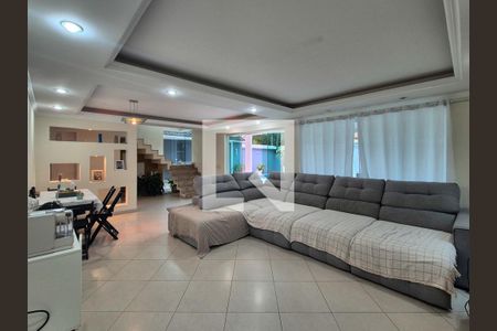 Casa de condomínio à venda com 350m², 4 quartos e 2 vagasSala