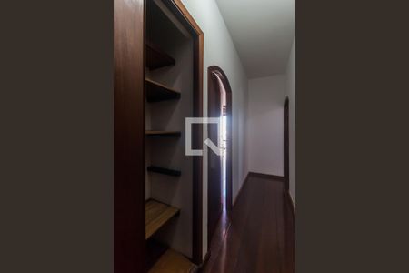 Casa para alugar com 551m², 15 quartos e 4 vagas Casa para alugar com 551m², 15 quartos e 4 vagasCorredor