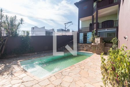 Casa para alugar com 551m², 15 quartos e 4 vagas Casa para alugar com 551m², 15 quartos e 4 vagasPiscina