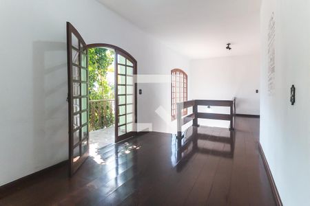 Casa para alugar com 551m², 15 quartos e 4 vagas Casa para alugar com 551m², 15 quartos e 4 vagasHall