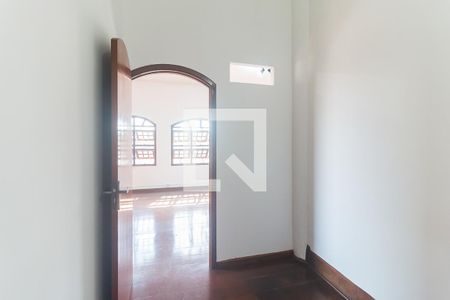 Casa para alugar com 551m², 15 quartos e 4 vagas Casa para alugar com 551m², 15 quartos e 4 vagasQuarto 2