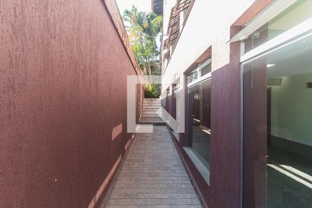 Casa para alugar com 551m², 15 quartos e 4 vagas Casa para alugar com 551m², 15 quartos e 4 vagasCorredor Lateral