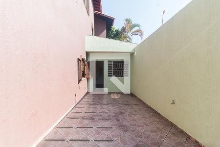 Casa para alugar com 551m², 15 quartos e 4 vagas Casa para alugar com 551m², 15 quartos e 4 vagasCorredor/Quintal