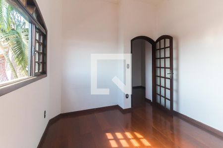 Casa para alugar com 551m², 15 quartos e 4 vagas Casa para alugar com 551m², 15 quartos e 4 vagasQuarto 5