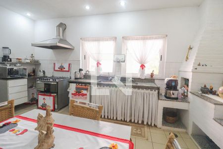 Casa de condomínio à venda com 800m², 8 quartos e 8 vagas Casa de condomínio à venda com 800m², 8 quartos e 8 vagasCozinha e Área de Serviço