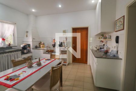 Casa de condomínio à venda com 800m², 8 quartos e 8 vagas Casa de condomínio à venda com 800m², 8 quartos e 8 vagasCozinha e Área de Serviço